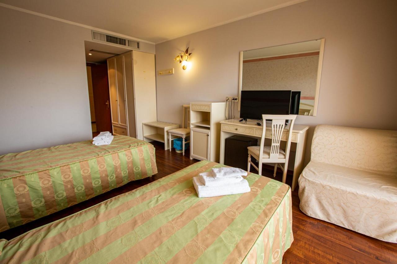 Hotel Villa Strassoldo "Ex Attianese Hotel Restaurant" 세르비냐노 델 프리울리 외부 사진