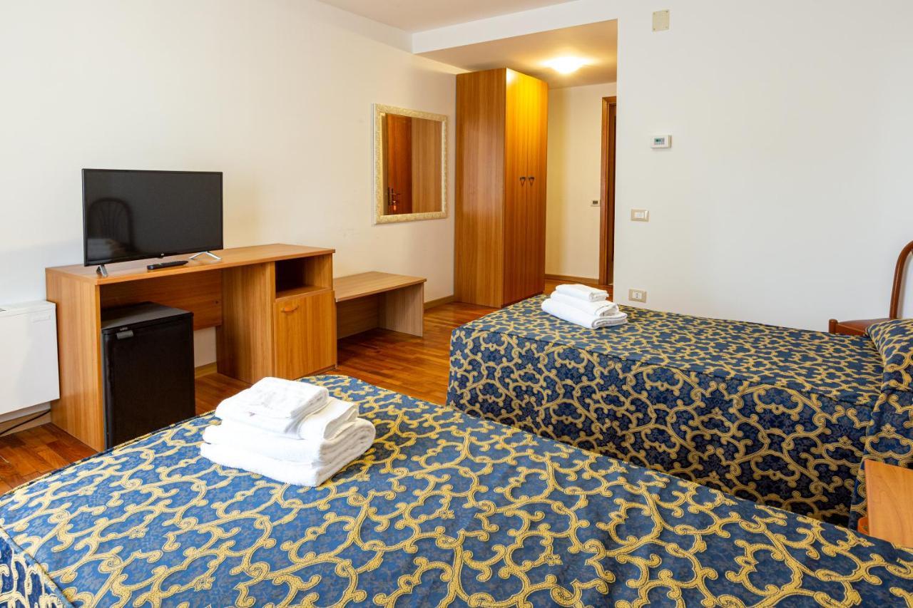 Hotel Villa Strassoldo "Ex Attianese Hotel Restaurant" 세르비냐노 델 프리울리 외부 사진