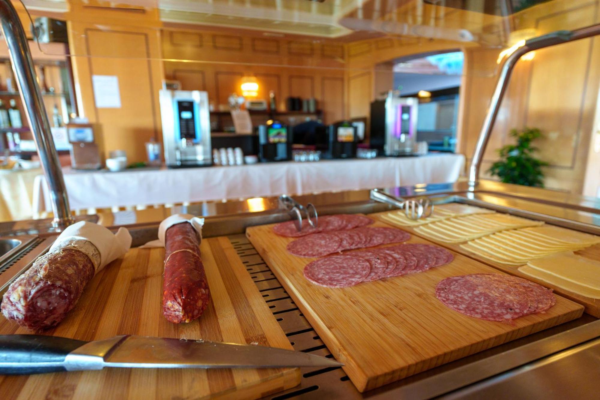 Hotel Villa Strassoldo "Ex Attianese Hotel Restaurant" 세르비냐노 델 프리울리 외부 사진