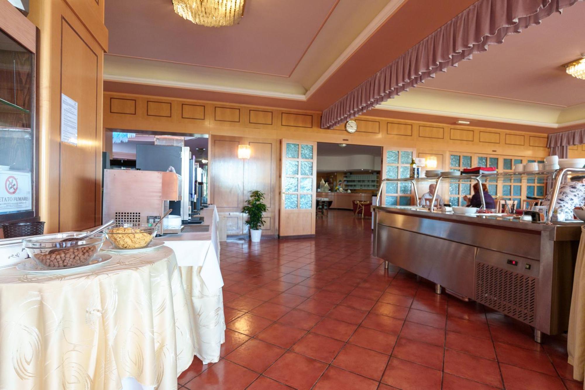 Hotel Villa Strassoldo "Ex Attianese Hotel Restaurant" 세르비냐노 델 프리울리 외부 사진